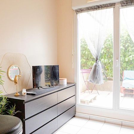 Charming Studio Near Jean Mace Apartment Lyon Bagian luar foto