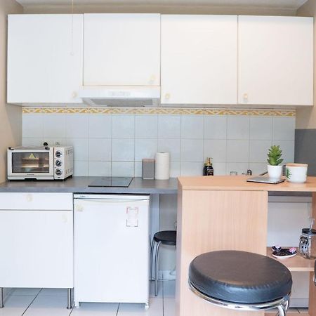 Charming Studio Near Jean Mace Apartment Lyon Bagian luar foto