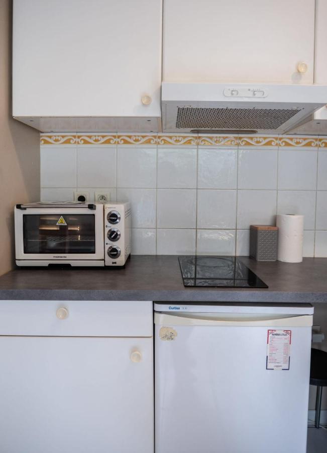 Charming Studio Near Jean Mace Apartment Lyon Bagian luar foto
